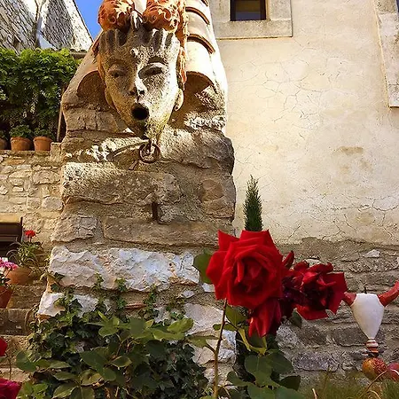 Maison Atypique 11e Siecle